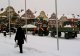 Służby miejskie wywożą śnieg z Starego Rynku