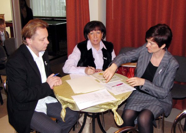 Jury: Jarosław Antoniuk, Zofia Kuczyńska, Ewa Sznejder