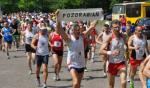 Na zdjęciach z napisem pozdrawiam Mariusz Niziński - uczestnik wszystkich hajnowskich półmaratonów.