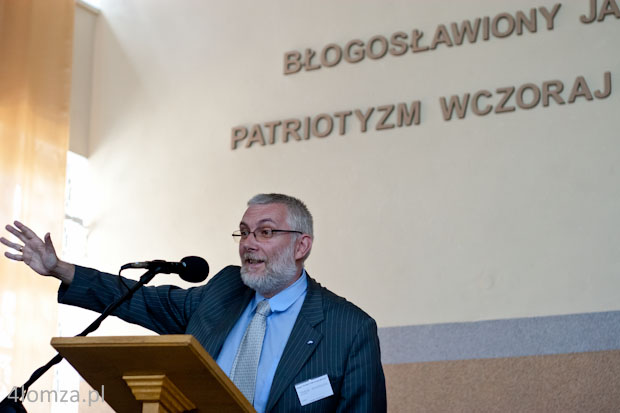 Dr Tomasz Ochinowski