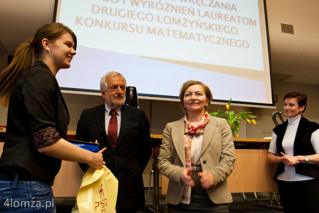 Joanna Wiszowata (I LO Łomża), prof. Romuald Kotowski (PWSIiP), dr Elżbieta Leszczewska (PWSIiP) i Dorota Szymonowicz (Kuratorium Oświaty)