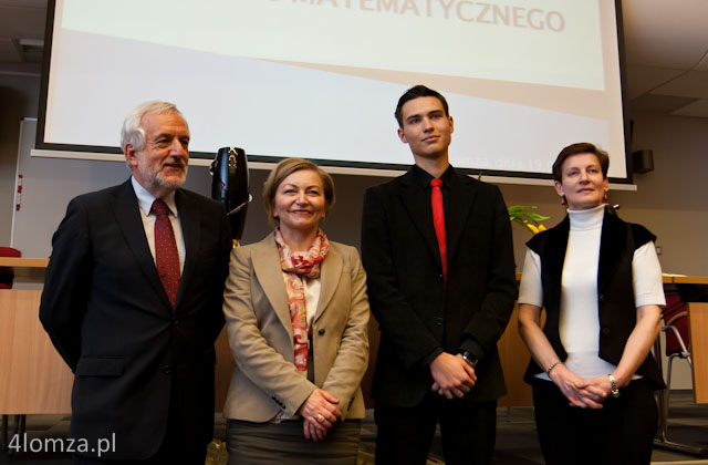 Prof. Romuald Kotowski (PWSIiP), dr Elżbieta Leszczewska (PWSIiP), Paweł Andruszkiewicz (IV LO Olsztyn) i Dorota Szymonowicz (Kuratorium Oświaty)