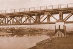 XX-lecie międzywojenne, to właśnie elementy tego mostu zalegają na dnie rzeki