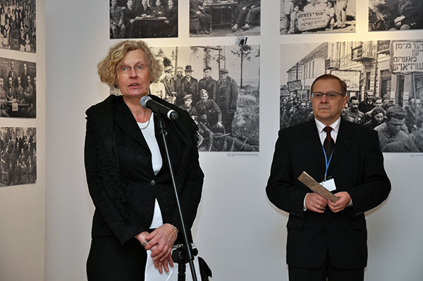 Ilona Massalska (dyrektor Fundacji Przyjaźni Polsko - Izraelskiej),
Jerzy Jastrzębski ( dyrektor Muzeum Północno - Mazowieckiego w Łomży)