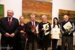 Foto: Prezydent Mieczysław Czerniawski z laureatami: Anna Bureś, Antoni Mieczkowski, Beata Antoniuk (odebrała nagrodę w imieniu męża Jarosława), Julita „Jula” Fabiszewska i Henryk Gała