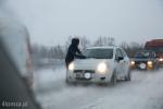 Foto: Korek na wjeździe do Łomży, czyszczenie wycieraczek