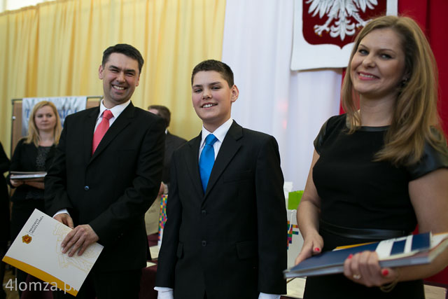 Wiktor Walewski z SP nr 5 w Łomży i rodzice: Magdalena i Mariusz Walewscy