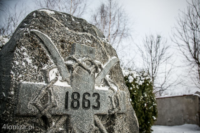 Kamień na mogile - cmentarzu Powstańców Styczniowych przy ul. Szosa Zambrowska w Łomży
