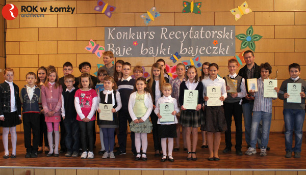 Maj 2012 - Konkurs recytatorski „Baje, bajki, bajeczki”. Konkurs jest organizowany co roku od 26 lat. Uczestniczą w nim dzieci i młodzież szkół podstawowych klas I-VI.