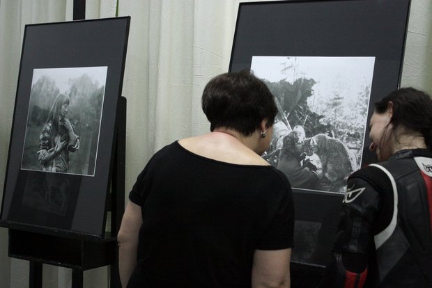 wystawa fotografii Lecha Wilczka „Spotkanie z Simoną Kossak” w Liceum Plastycznym