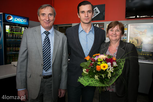 Piotr Domalewski z rodzicami Wiesławą i Krzysztofem Domalewskimi