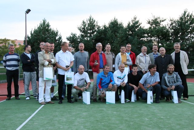 Uczestnicy ligi tenisowej 2013