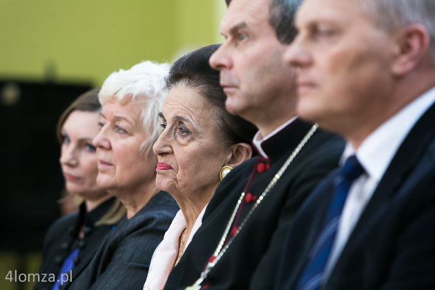 Autorka wspomnień Iwona Walentynowicz, wiceprezydent Mirosława Kluczek, Prezydentowa Karolina Kaczorowska, bp Tadeusz Bronakowski i poseł Lech Antoni Kołakowski