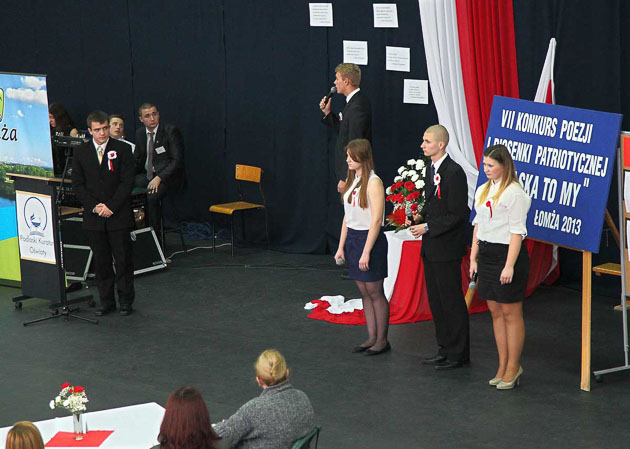 Koło żywego słowa III LO (stoją od lewej): Mateusz Duda, Krzysztof Kozłowski, Edyta Januszczyk, Patryk Wityński i Kamila Wykowska (Foto Gabs)