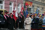 Foto: Uroczystości przed tablicą upamiętniającą Leona Kaliwodę w Łomży