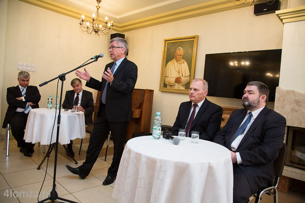 Senator Bohdan Paszkowski, poseł Krzysztof Jurgiel, senator Stanisław Karczewski, poseł Lech Kołakowski, poseł Karol Karski