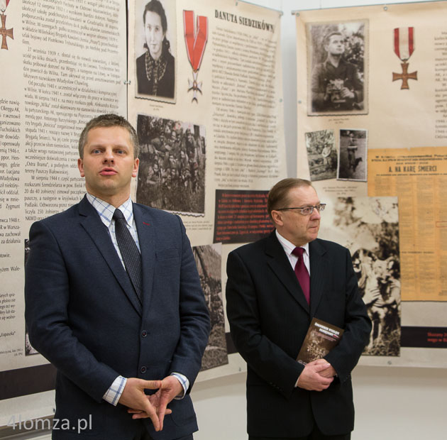 Dr Łukasz Lubicz-Łapiński, IPN i Jerzy Jastrzębski dyr. Muzeum Północno - Mazowieckiego w Łomży