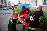 Foto: ul. Por. Łagody 5, strażacy z OSP Piątnica czyszczą sprzęt