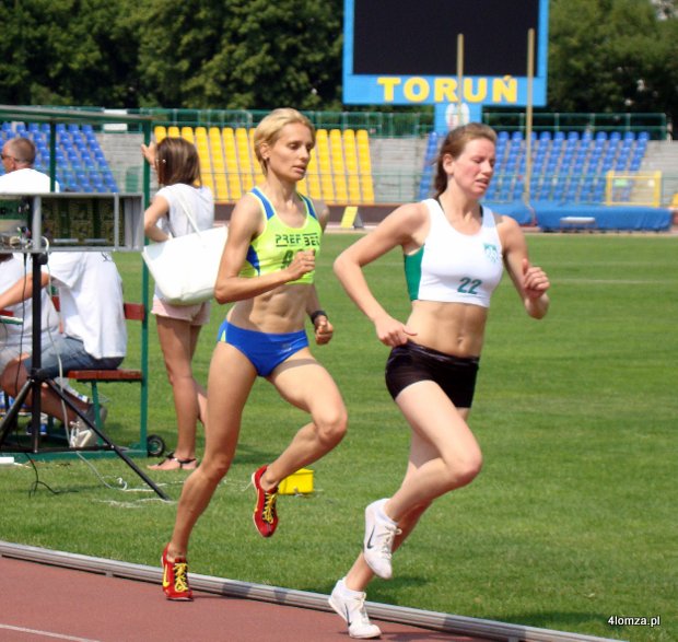 Justyna Korytkowska tu biegnie jeszcze jako druga