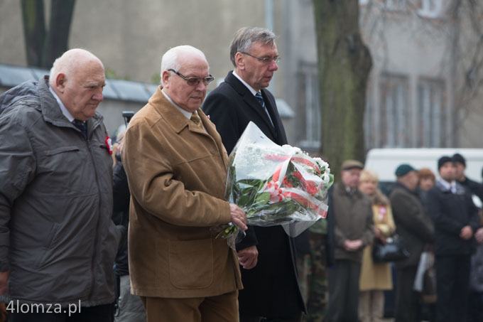 Zygmunt Zdanowicz, prezes TPZŁ z przedstawicielami stowarzyszenia składają kwiaty