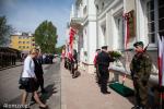 Foto: Delegacja pod przewodnictwem prezydenta Łomży Mariusza Chrzanowskiego składa kwiaty