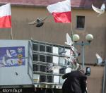 Foto: Gołębie niepodległości na muszli wypuścił hodowca Marek Malinowski