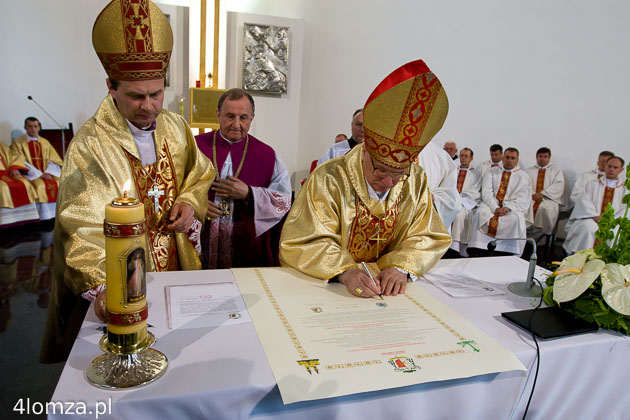 14. czerwca 2009 r. bp Tadeusz Zawistowski podczas pierwszej msza świętej w kościele Krzyża Świętego