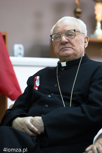 11. kwietnia 2014 r. biskup Tadeusz Zawistowski podczas Dnia Pamięci Ofiar Zbrodni Katyńskiej w „Budowlance” w Łomży