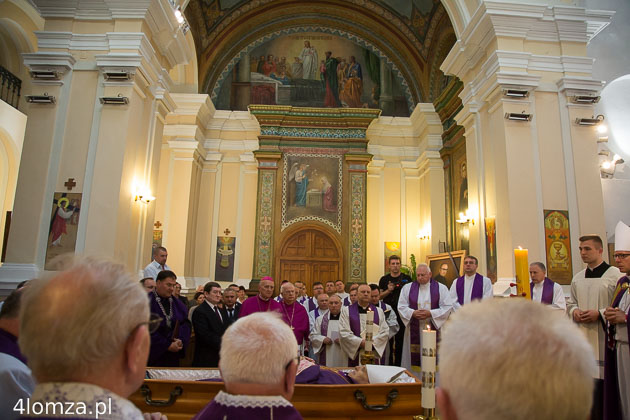 Pożegnanie biskupa Tadeusza Zawistowskiego w kościele seminaryjnym
