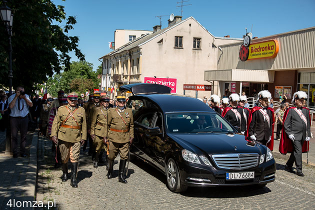 Asysta kompani żołnierzy i Rycerzy Kolumba