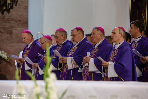 Biskup Stanisław Stefanek, arcybiskup Tadeusz Gocłowski, biskup Jerzy Mazur, biskup Antoni Dydycz, biskup Romuald Kamiński, biskup Piotr Jarecki