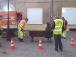 Pracownicy miejskiej służby drogowej we wtorek o poranku przestawili ławeczkę z Hanką Bielicką o 180 stopni.