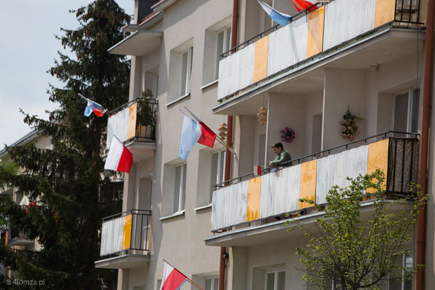 Wywieszone flagi na ul. Sadowej