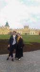 Przed Pałacem w Wilanowie: Julia i Adriana