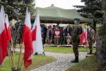 Foto: Podniesienie Flagi pod pomnikiem  33 Pułku Piechoty przy Warsztatach Technicznych Łomża