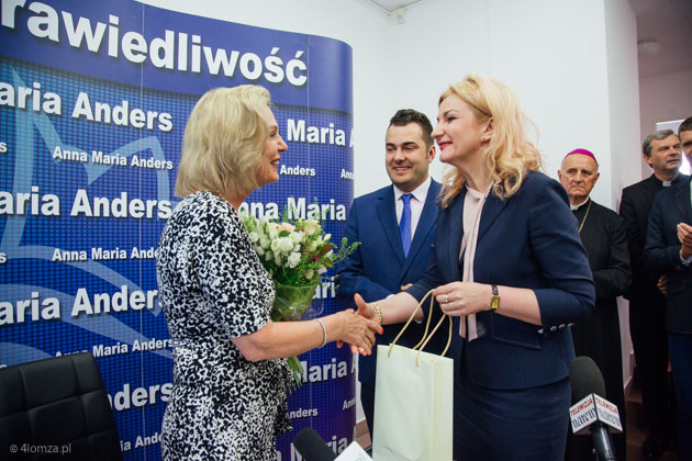 Senator Anna Maria Anders, Mariusz Chrzanowski, prezydent Łomży i Agnieszka Muzyk, wiceprezydent Łomży
