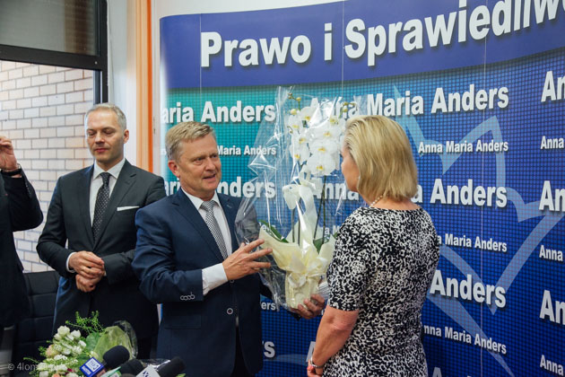 Michał Chajewski, burmistrz Jedwabnego i senator Anna Maria Anders