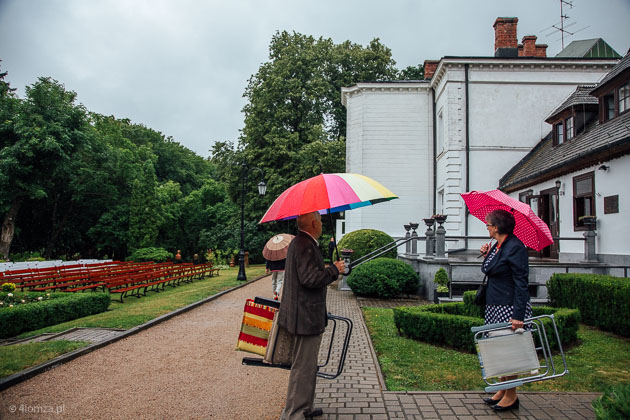 Ze względu na deszcz, koncert odbył się w Dworku Lutosławskich w Drozdowie