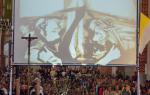 Foto: Medytacja artystyczna o Bożym Miłosierdziu „Na piasku” w wykonaniu Katarzyny Perkowskiej i Witka Wilka w Katedrze Łomżyńskiej