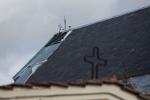 Foto: Prace na dachu kościoła Braci Mniejszych Kapucynów w Łomży