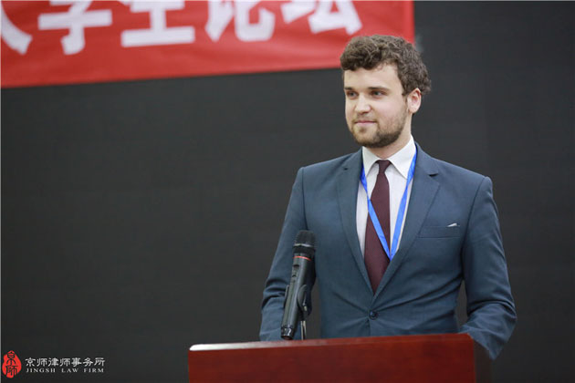 Krzysztof Florczyk podczas uroczystości otwarcia Forum w kancelarii Jingsh