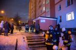 Foto: Strażacy przed blokiem Niemcewicza 6