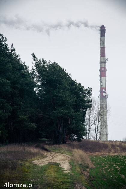 Komin ciepłowni miejskiej w Łomży. Po zrealizowaniu planowanej inwestycji węgiel będzie tu spalany tylko w sezonie zimowym.