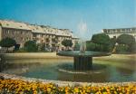 Foto: Stary Rynek (ówczesny plac Tadeusza Żeglickiego), fontanna 1979 (pocztówka z kolekcji Krzysztofa Jadackiego)