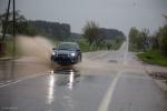 Foto: Częściowo zalana droga krajowa 61