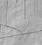 Foto: Odkrycie nr 2  - na łące znajdują się najprawdopodobniej koliste wały - pozostałość po grodzie