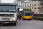 Foto: Rondo Kościuszki, pasażerowie wsiadają do autobusu MPK