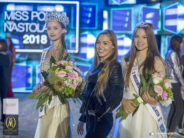 Zuzanna Poteraj, Anna Kurządkowska organizatorka konkursu Miss Ziemi Łomżyńskiej i Wiktoria Wiśniewska (Fot: Paweł Wądołowski​)