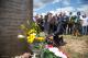 Kwiaty składa Wojciech Kolarski, minister w Kancelarii Prezydenta Andrzeja Dudy