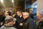 Foto: Mariusz Chrzanowski wita wchodzących do Caffe Deptak